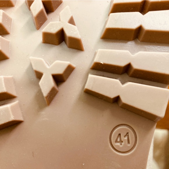 Bertuchi Spain Suede Chelsea Boots Lug Sole Tan Cream (Size 9.5 EU 41) - Picture 11 of 12